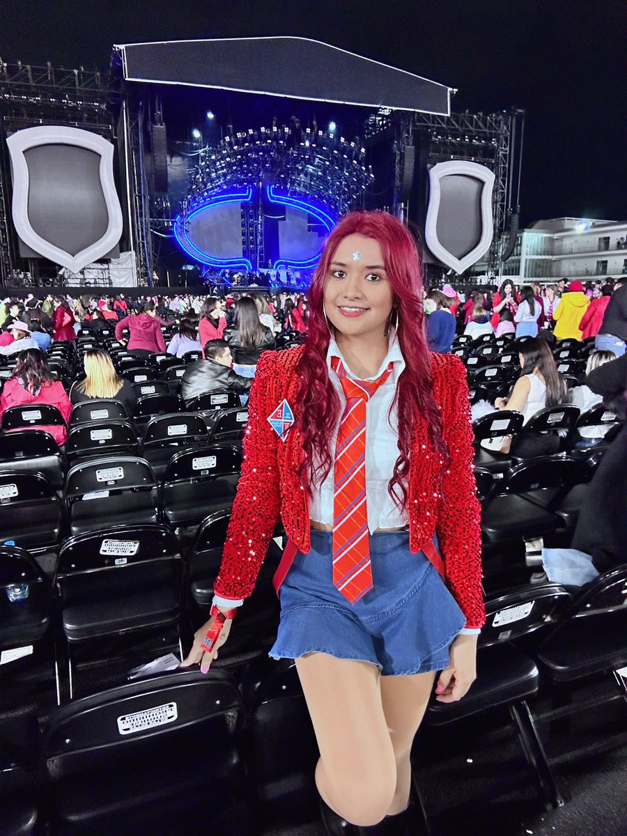 danielanoemiRBD's tweet photo. Miren mis outfits para estos 4 primeros conciertos en CDMX, los amo con mi vida ❤️‍🔥 @DulceMaria @Anahi @maiteperroni @christiancha @christopheruck #RBD #RBDTour2023 #RBDCiudadDeMexico https://t.co/ZpjsNSBOgw