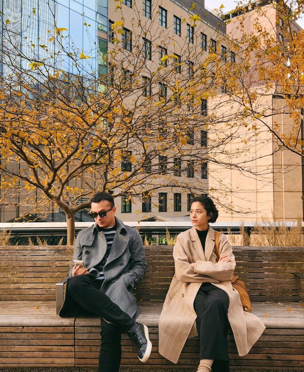 /lt Film The Architecture of Love sudah rampung nih syutingnya. Ayo, yang belum ada bukunya segera baca dan yang belum selesai baca segera lanjutkan, sebelum filmnya tayang tahun depan! 😍❤