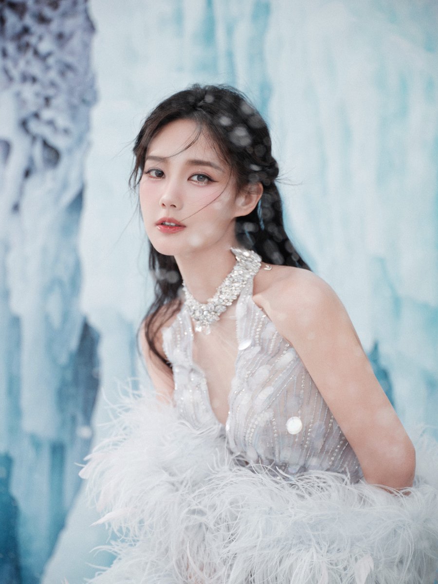 dramapotatoe's tweet photo. #LiYitong for Weibo TV &amp; Internet Video Summit 2023 

More - https://t.co/jhH5rZ0NJS

#李一桐 https://t.co/AfwJsF0XQQ