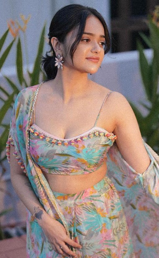 glitz_actress's tweet image. #SriSatya