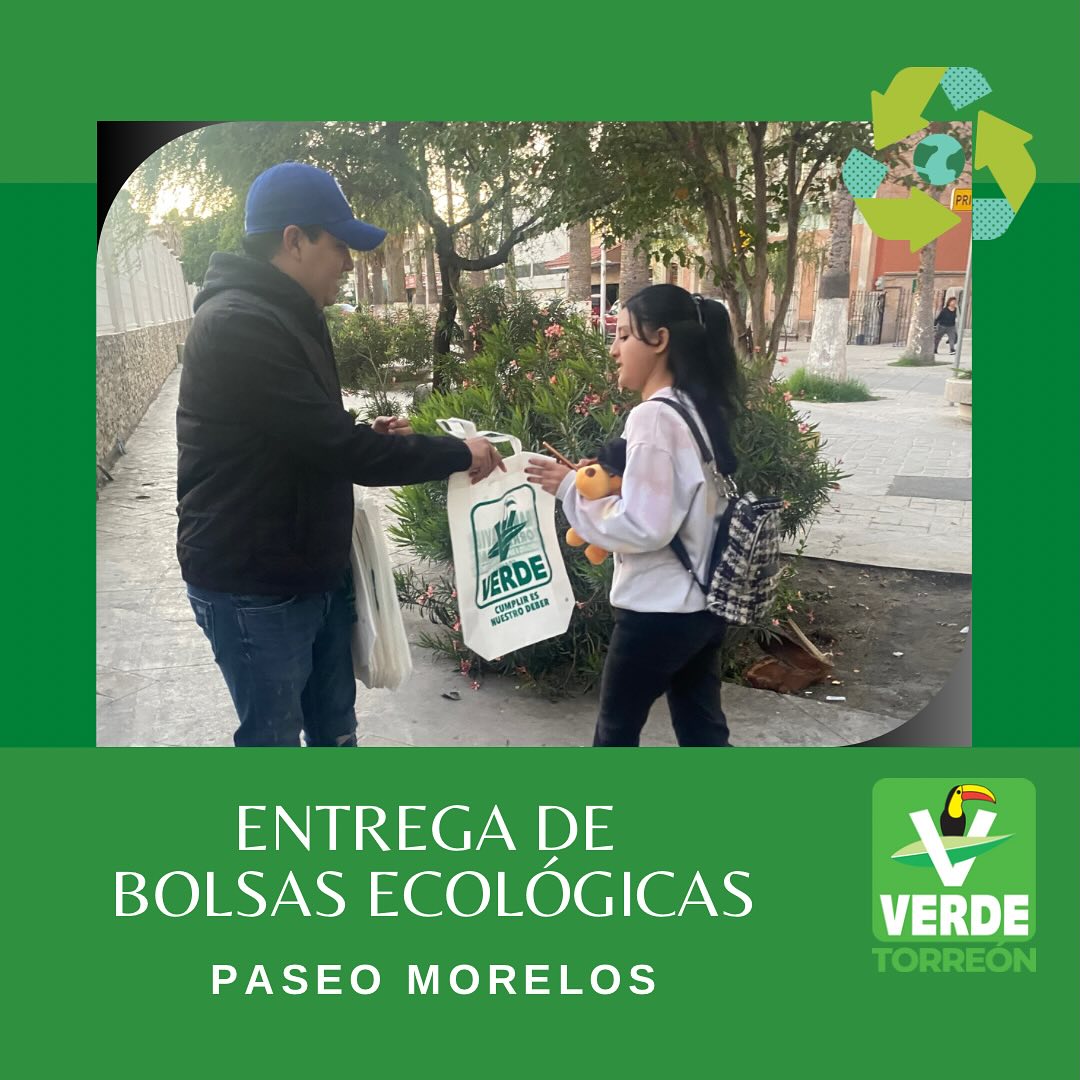 PVE_Torreon's tweet photo. 🌿Entrega de Bolsa Ecológica en Paseo Morelos, haciendo que los ciudadanos de #Torreón sean más #Verde♻️
#PVEM #Torreón #Coahuila #MedioAmbiente https://t.co/48W5tWHlJR
