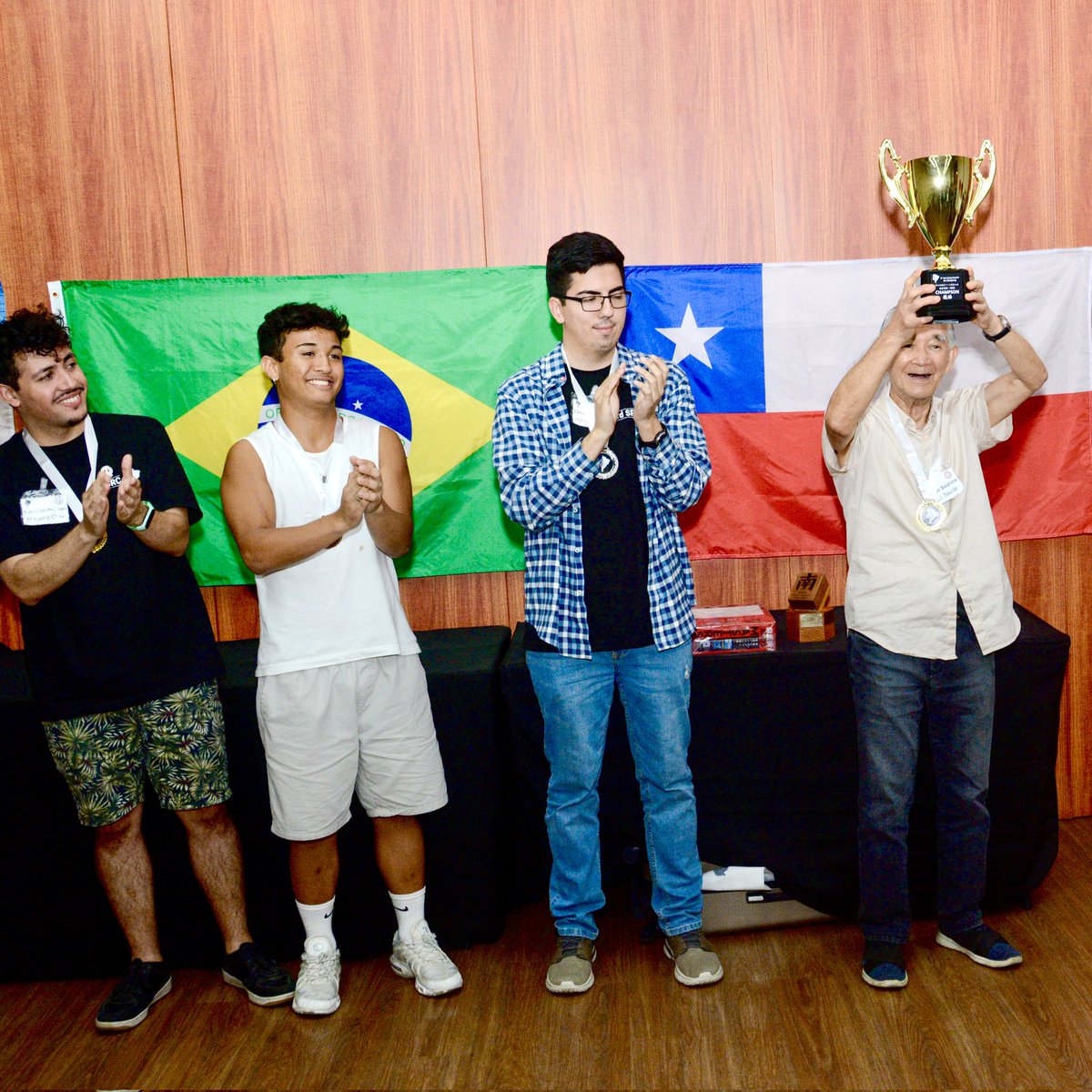 mahjongchile's tweet photo. ¡Finalizó el 3er #SRC en São Paulo  🇧🇷!
luego de dos reñidos e intensos hanchan y horas de tensión tenemos a un nuevo campeón de @SAMAhjong
Felicitamos al nuevo campeón sudamericano Seisho Sugiura y a nuestros representantes @CloudsFanfare63 y @_okoshi que llegaron a la final! https://t.co/eFGRfODkkf
