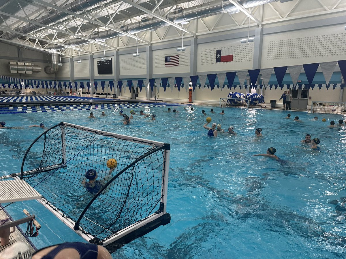 Full house of 16/18 u girls tonight. Let’s Go Thunder