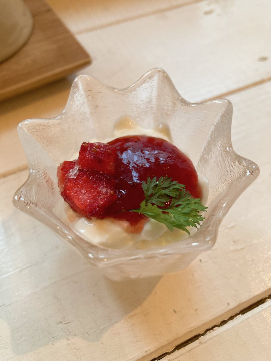 ohimogumogu's tweet photo. #basedecarin
またまた予約して訪問。今回は気になっていたスコーン(チョコチップ&紅茶)を注文。手でちぎれるホロホロ柔らかさで美味しい。無料でパンナコッタも提供してくださったのだが、このパンナコッタすごく美味しすぎてメニュー化しないかな🥹また行きたい!
#高円寺カフェ https://t.co/fguj1Omutc