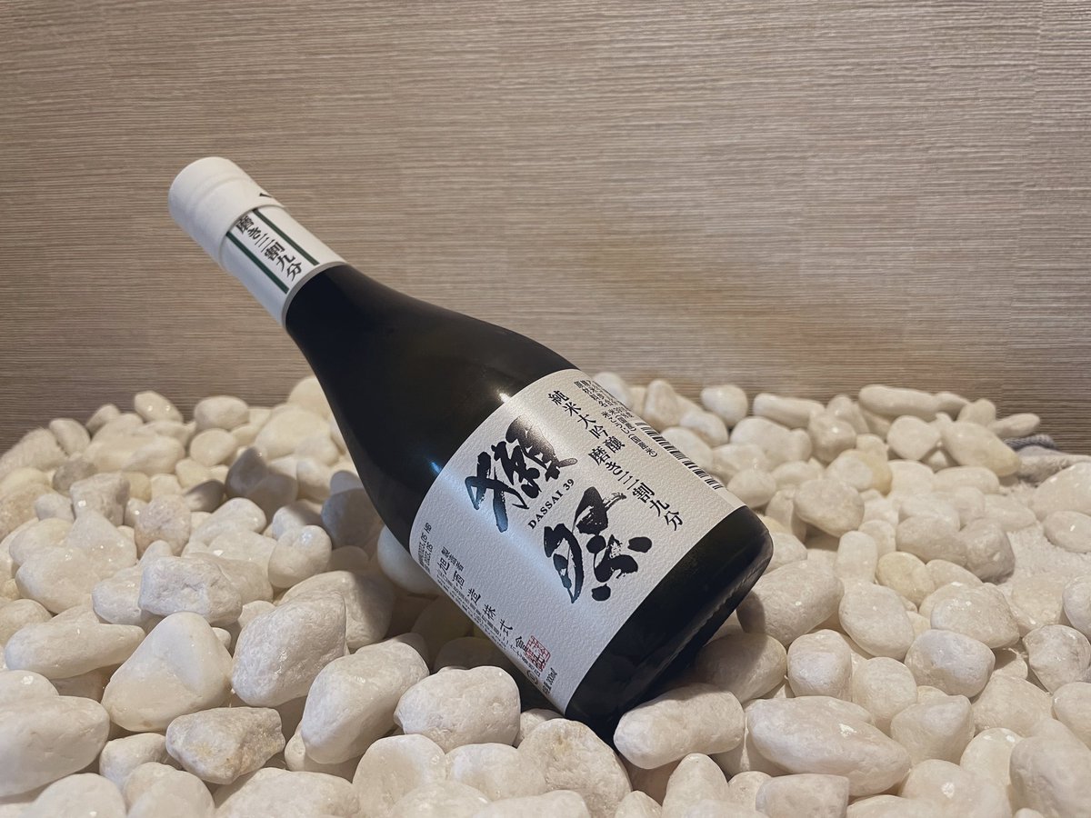 yuzen919's tweet photo. Today, we are going to show you Sake it’s called “ Dassai”! We got 2types, the regular and sparkling and these are well produced, temperature, time and all. It tastes more like wine while it’s made from rice. #hakonedinner # Hakone lunch #hakonejapan #dassai #sake #sashimi #rice https://t.co/ApDFUiX9kC