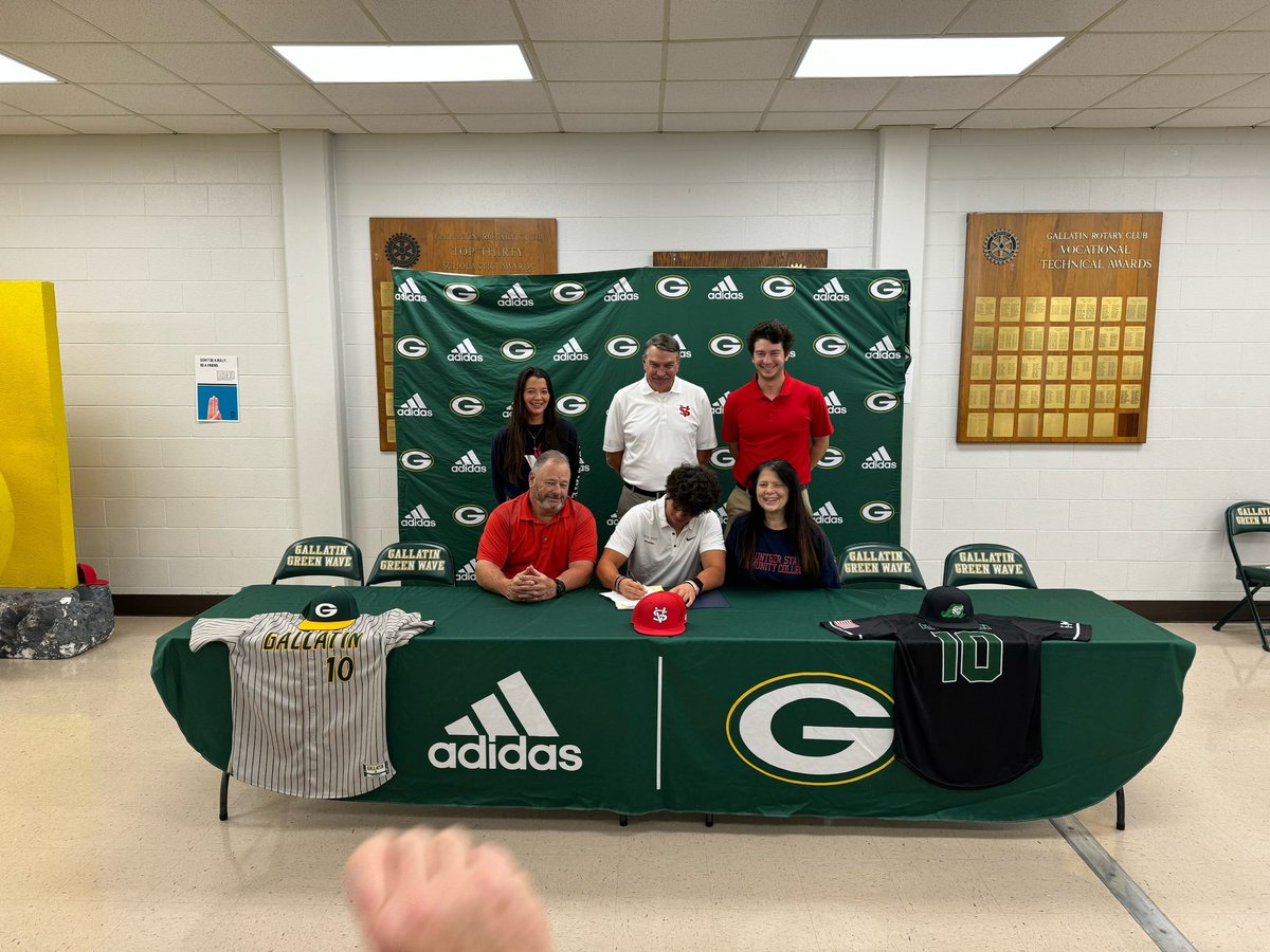 Pen to paper! Really excited for this next step in my journey. Thank you Jesus 🙏🏻 #signed <a href="/CoachMcGuire26/">Jim McGuire</a> <a href="/GWAVEbaseball/">Gallatin HS Baseball</a> <a href="/GreenWavePride/">Gallatin High School</a> <a href="/VSCCPioneersBSB/">Vol State Baseball</a> <a href="/behindthedish_2/">Austin Matthews</a> <a href="/17u_Mavericks/">17u M.A.D. Mavericks</a> @AustynMiller12