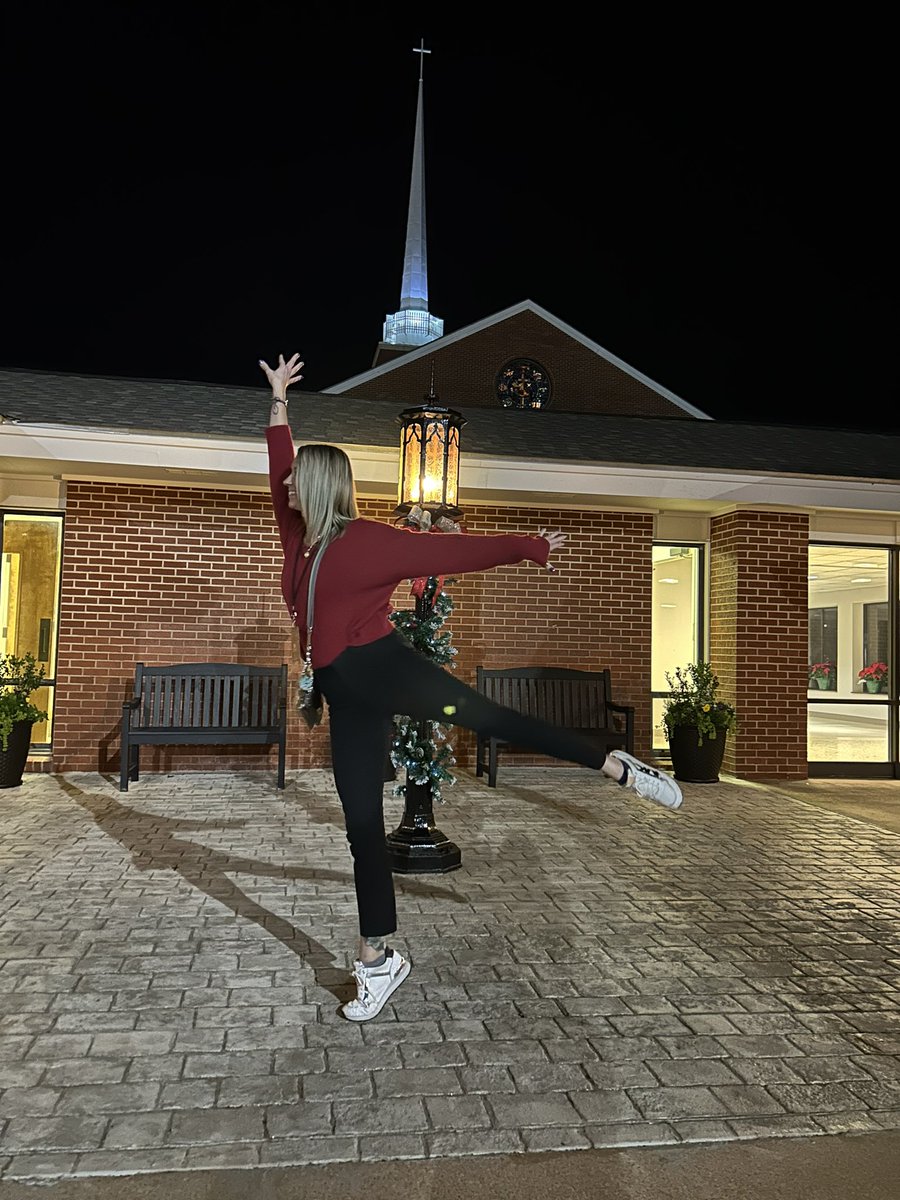 Coach_MDK's tweet photo. Day 3! ๐
#25daysofarabesques
#pointofgrace
#vip https://t.co/b9q0qKWVQy