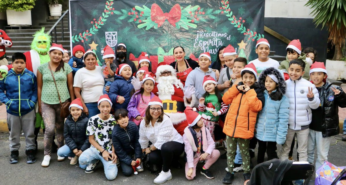 SandraCuevas_'s tweet image. ¡#Preposada 6! Llegamos a la "Parroquia de Nuestra Señora de Guadalupe" en la colonia #SanRafael, disfrutando de esta festividad mexicana que ha traspasado fronteras. #RescatemosElEspírituNavideño #SandraCuevasAlcaldesa