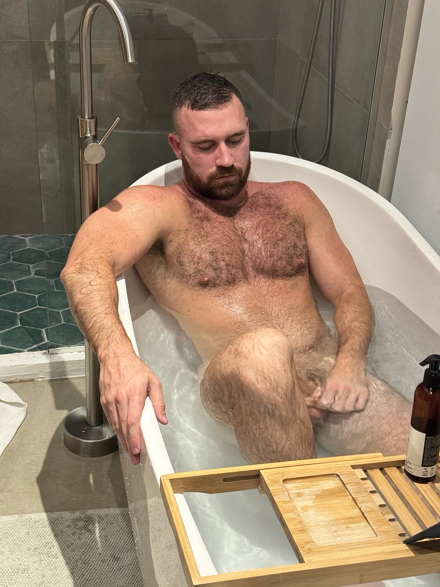 Full photo + more on my OF 🙃😘