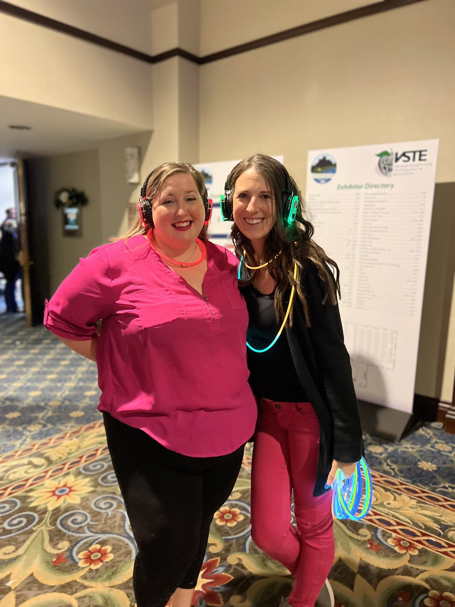 Hanging out at the silent disco and met a new pink loving friend <a href="/MsObenshain/">Dylan Obenshain</a> ! 💕 #vste23 <a href="/vste/">VSTE</a>