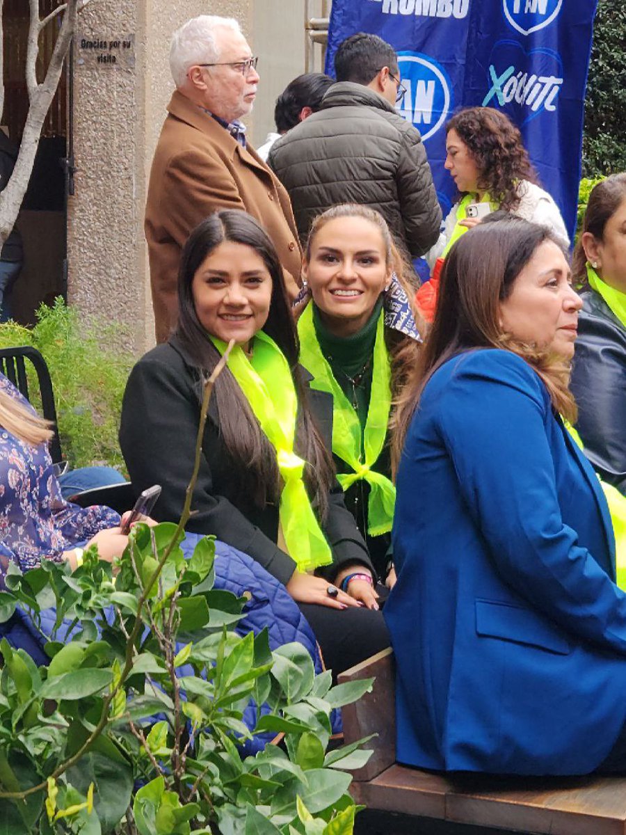 diana_larac's tweet photo. Inclusión con ❎. Me da mucho gusto saber que la inclusión será parte de la agenda de nuestro país 🇲🇽, desde mi trinchera he trabajado para hacer esto posible, no daremos ni un paso atrás en la lucha para garantizar derechos a todas y todos. 
#TrabajandoPorTi 🤝 https://t.co/WniGW5CVui