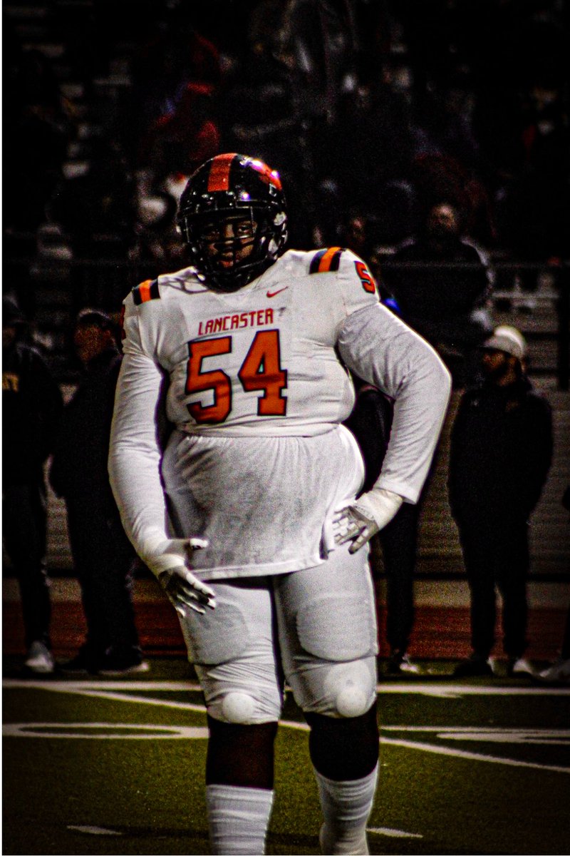 LancasterFBwebo's tweet photo. 2024 6’4-320 OG @LevonDavis7 aka “Biggie” Senior Szn, Check the 🎥…@GPowersScout @Marchen44 @Jason_Howell @AndrewHatts @MikeRoach247 @MrJDavis96 @RivalsCole @On3Recruits @on3 @PrepRedzoneTx 

https://t.co/pfxH0Invo1 https://t.co/smtMDHL4Bh