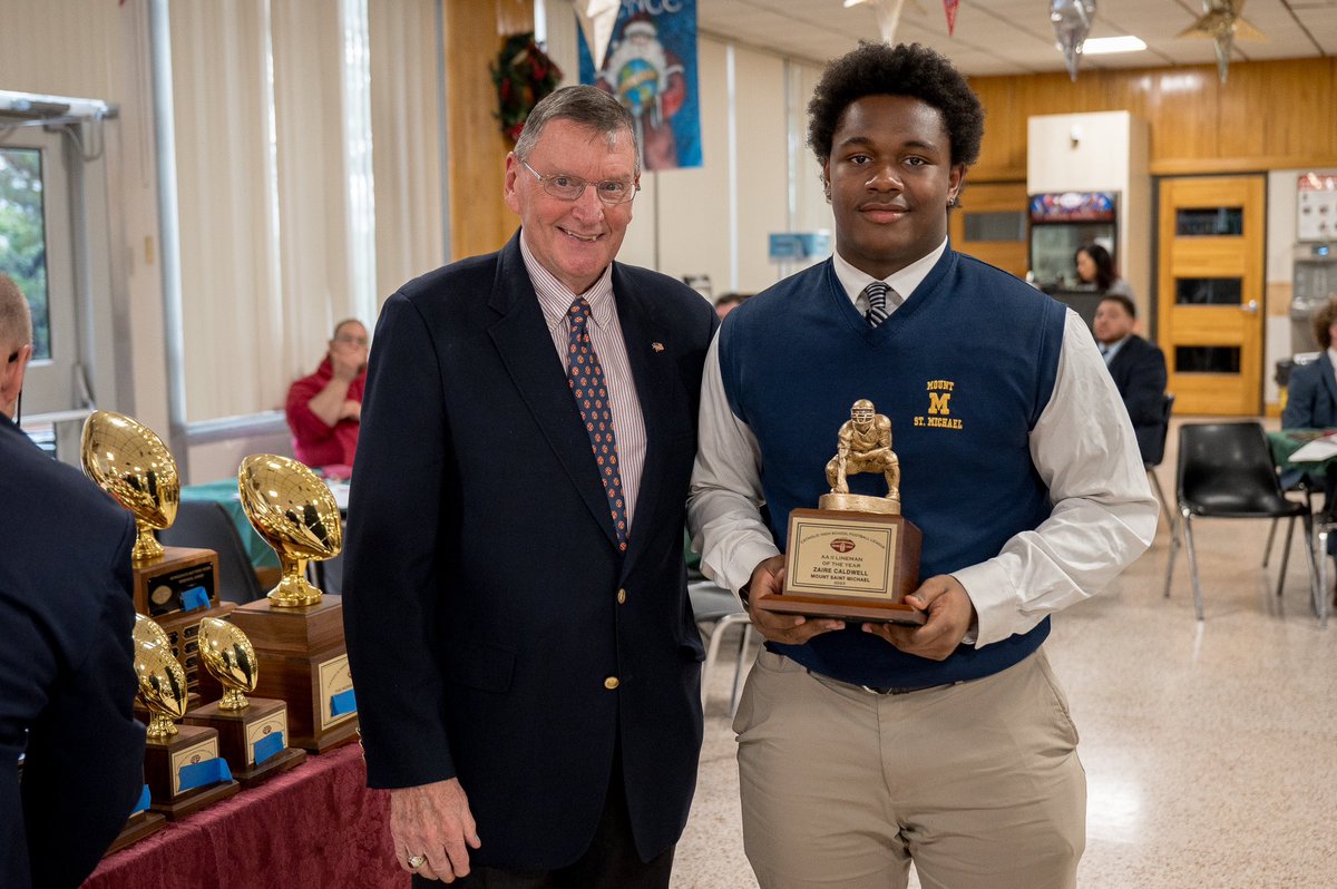 Congratulations to KAHMARI VALENTINE (AAA), AQIL MEREDITH-SMITH (AA-1), & ZAIRE CALDWELL (AA-2) .... our 2023 Linemen of the Year. Full article at nychsfl.org/2023/12/valent… #linebacker