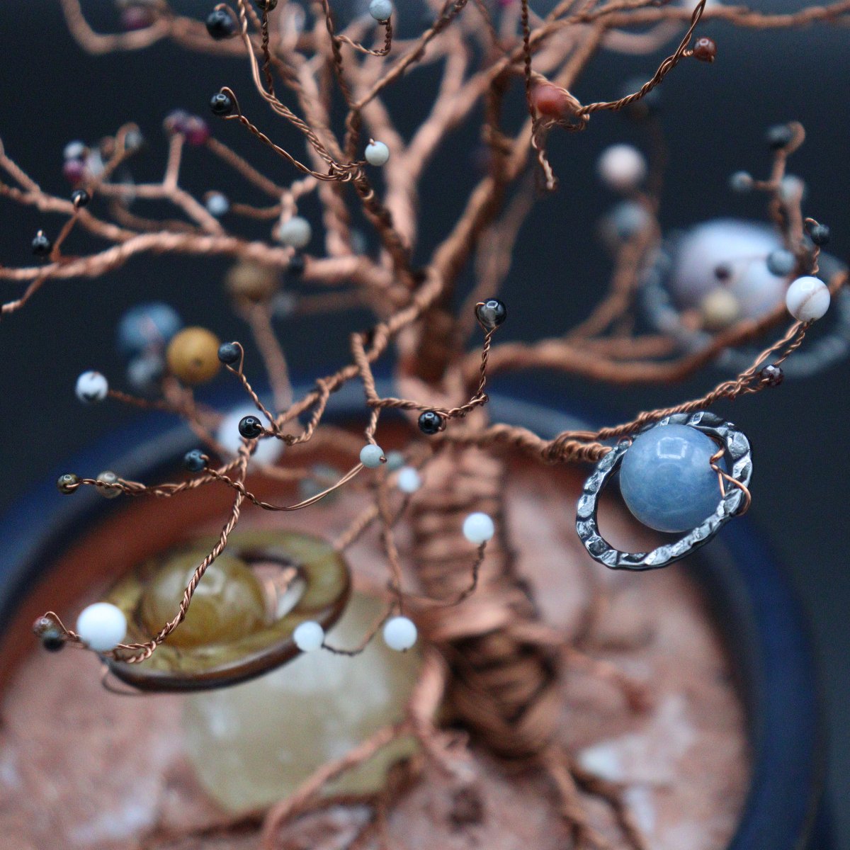 Just listed: 3 new planet tree sculptures. These include beads representing every round world in the solar system down to the size of Mimas (390km). I'm especially pleased with this bonsai-inspired one. elakdawalla.etsy.com/listing/161281…