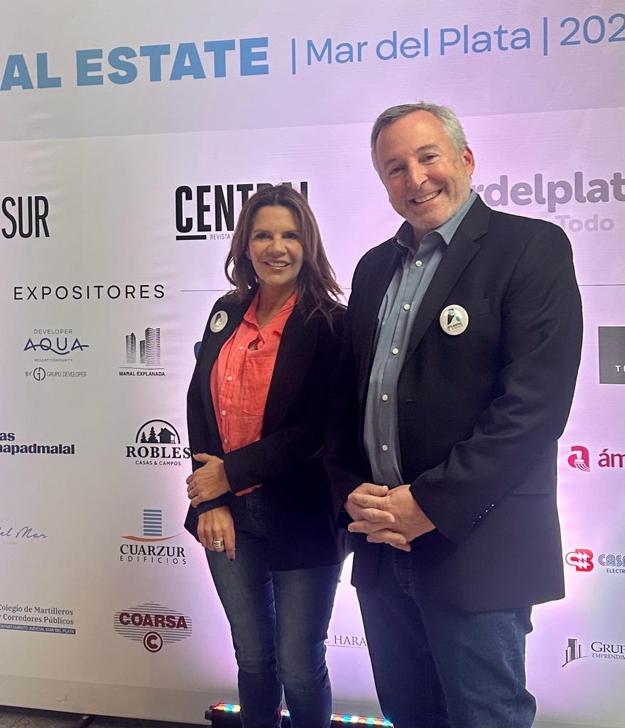 Creativa, enérgica, emprendedora, valiente, generosa y buena persona.
Un ejemplo para sus hijos y un vacío insoportable para sus amigas y amigos.
Un gusto haber emprendido juntos !
POLI esta noche Coca Zero en tu honor 🖤

Abrazos para toda su familia y nuestras oraciones