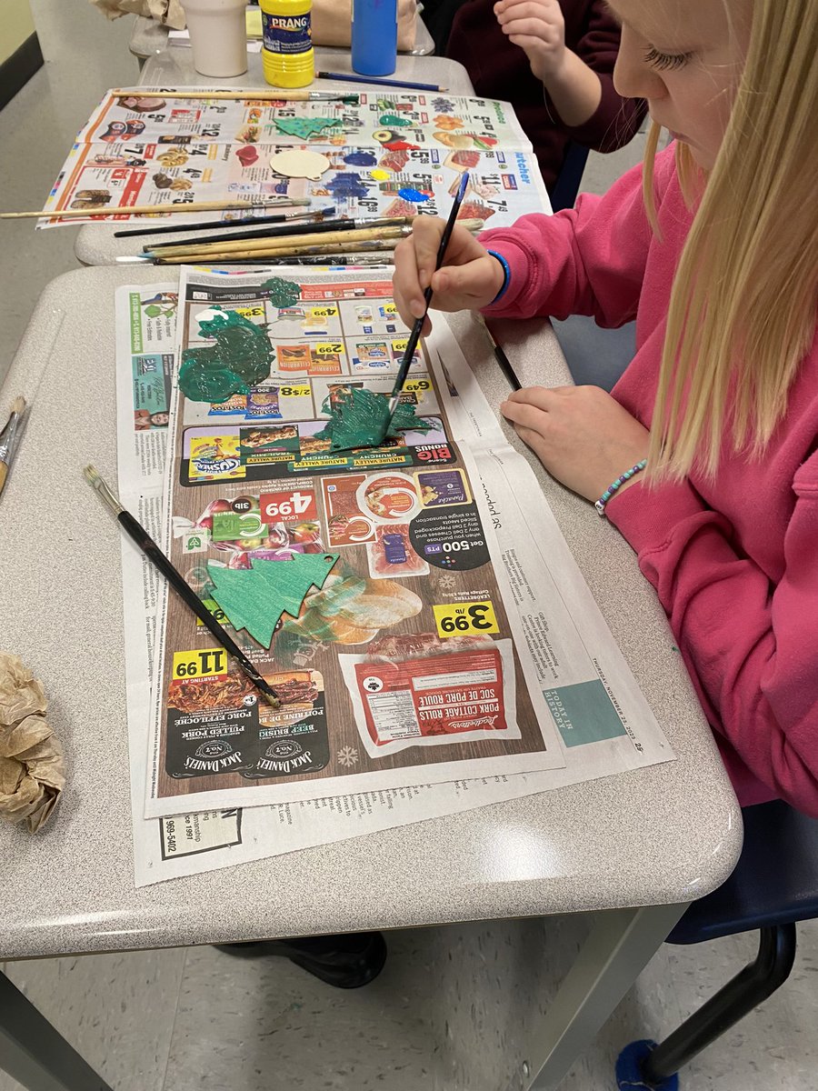 MrsJordan__'s tweet photo. Stay tuned to see our classroom Christmas tree decorated with our ornaments🎄 #ChristmasArt @alcdsb_gvan https://t.co/gKa5Fea9ZO