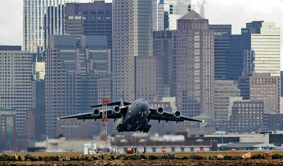 pictureboston's tweet photo. Ahead of tomorrow's #POTUS #Boston visit, this equipment- bearing mammoth @usairforce C-17 landed @BostonLogan from over Milton today, and then departed 3 hrs later over Winthrop. Tail number 90166 is based at McChord AF base. @NBC10Boston #AvGeek https://t.co/gVqrSqIBd2