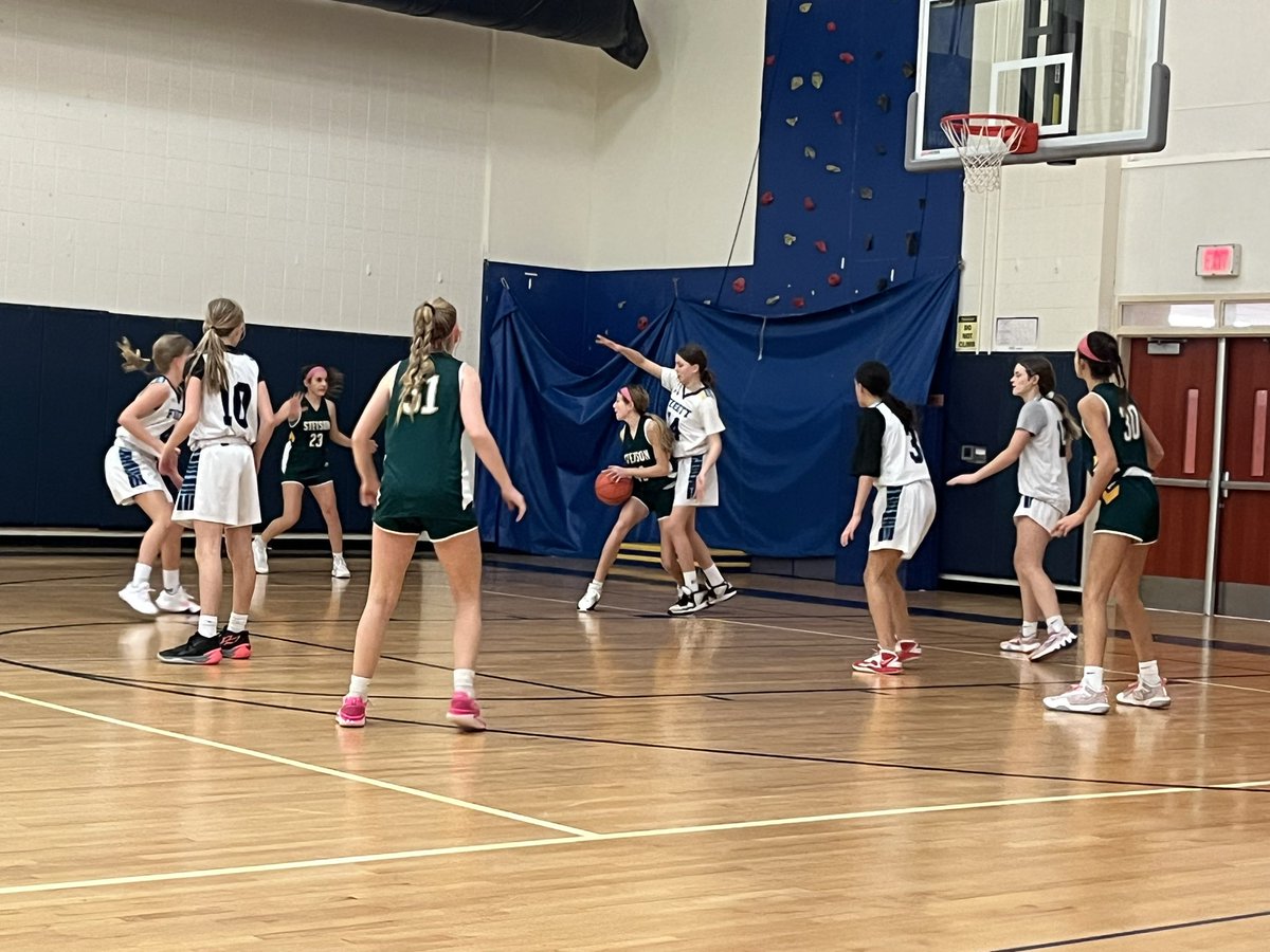 7th grade beat Stetson 27-16. Holman led the way with 7 points & several blocks. DeVault added 5 points. Donofry, R. McGillian & Rodriguez had 4 points each. Labrinakos hit a buzzer beater 3 to end the 1st. Great game from Donofry. Strong D from Rodriguez. Nice team win! 🏀