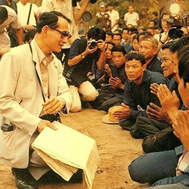 ๕ ธันวาคม ๒๕๖๖
น้อมรําลึกในพระมหากรุณาธิคุณอันหาที่สุดมิได้ 🙏💛☺
#ในหลวงรัชกาลที่๙
#วันพ่อแห่งชาติ