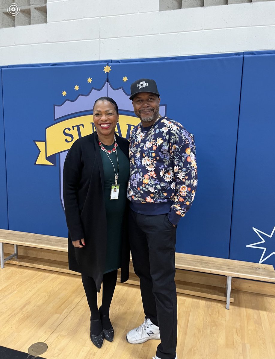 DavisJSW1's tweet image. Blessed to have Canadian spoken word artist Dwayne Morgan @StMaryOakville inspiring our children today, Mr. Morgan continue shining bright.