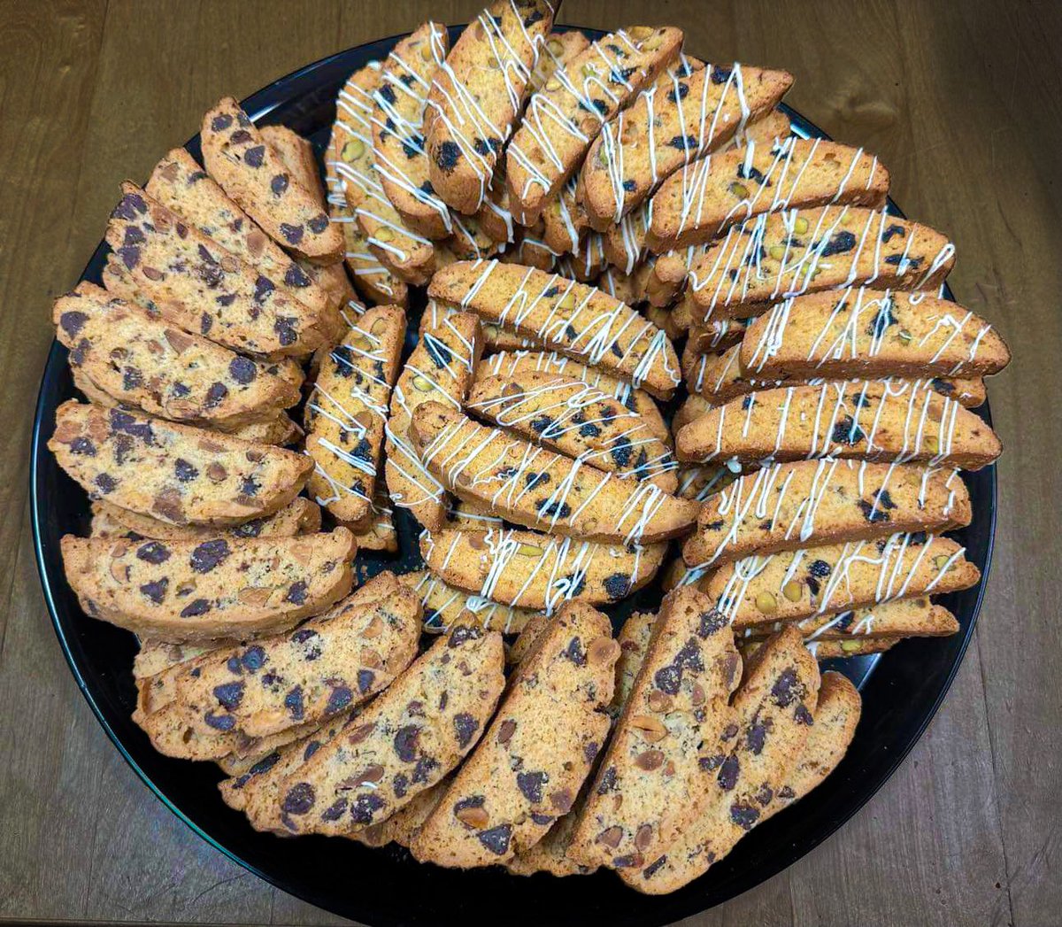 It’s #NationalCookieDay Celebrating this year with a platter of biscotti from @makerspantry 🥳🥳.

#nycdesserts #nycdessert # #biscotti #nycfood #nycbesteats #bestofnyc #nycbakery
#nyccommercialkitchen #nycsharedcommercialkitchen #nyckitchenrental #nycrentalkitchen #eterrakitchen