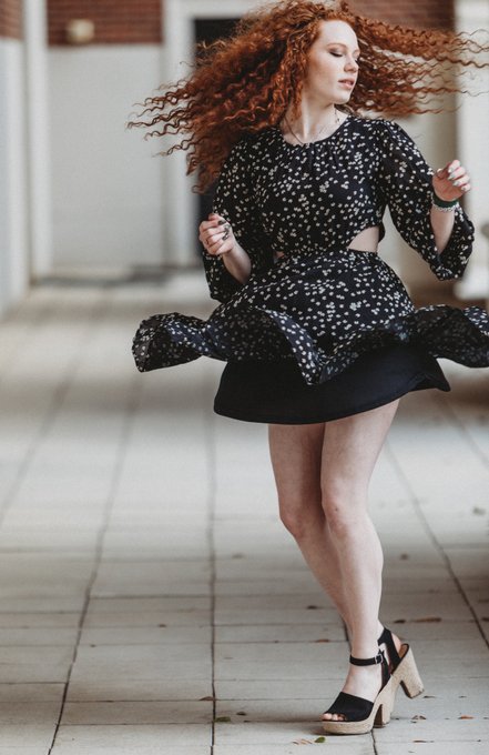 &ldquo;Close your knees&rdquo; - my dance teacher after seeing this photo&hellip; 💀 smh https://t.co/cr3PHWBkRm