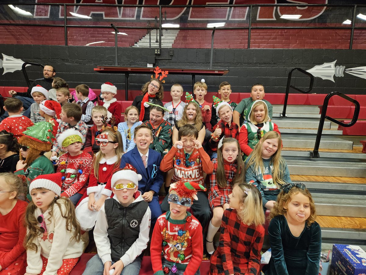 Montgomery_SES's tweet photo. Ready for the show! #lpselma https://t.co/iIVGQsdOZP