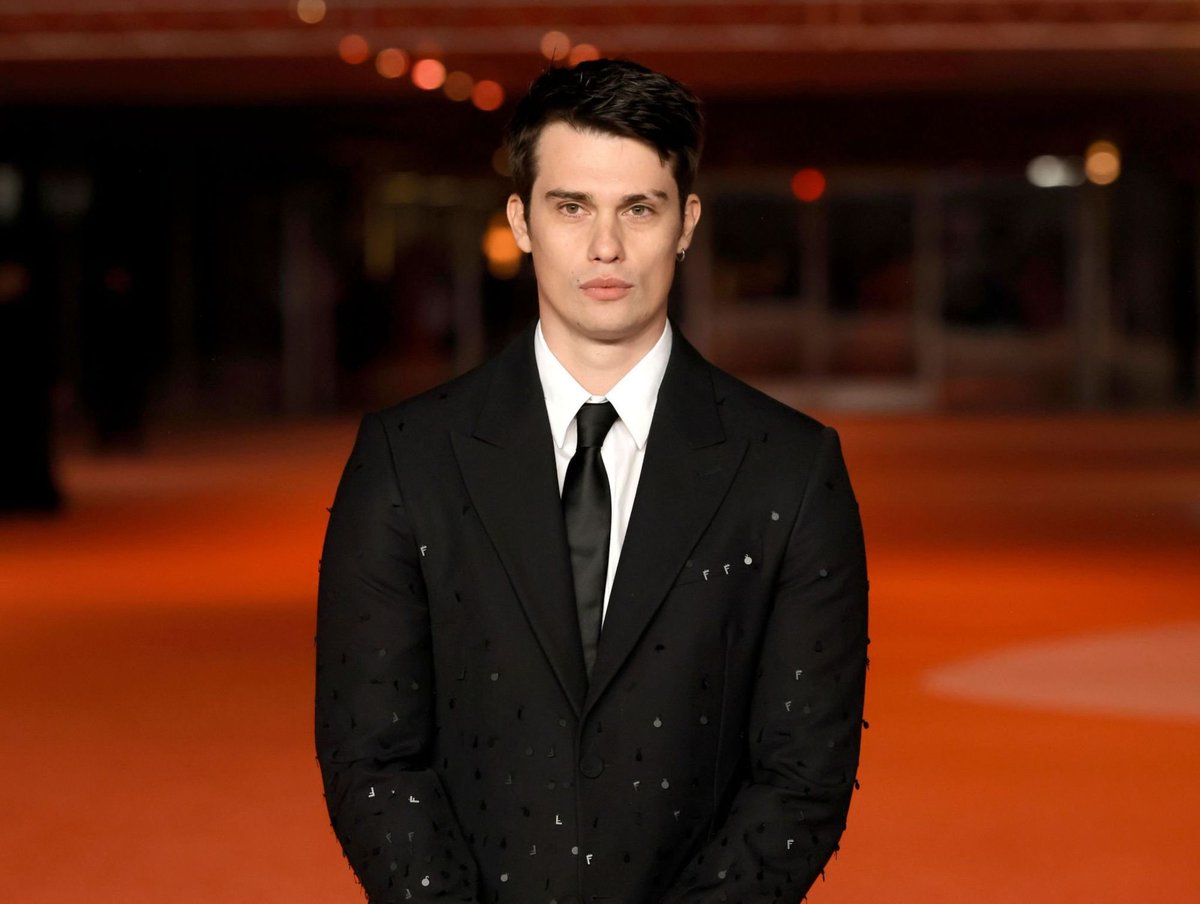 _NickGalitzine's tweet photo. 📸 Photos of @nickgalitzine from last night attending the 3rd Annual Academy Museum Gala have been added to our gallery. #NicholasGalitzine #RedWhiteAndRoyalBlue 

🔗 https://t.co/DmsU2O3MzI https://t.co/RIUYMmm9kC