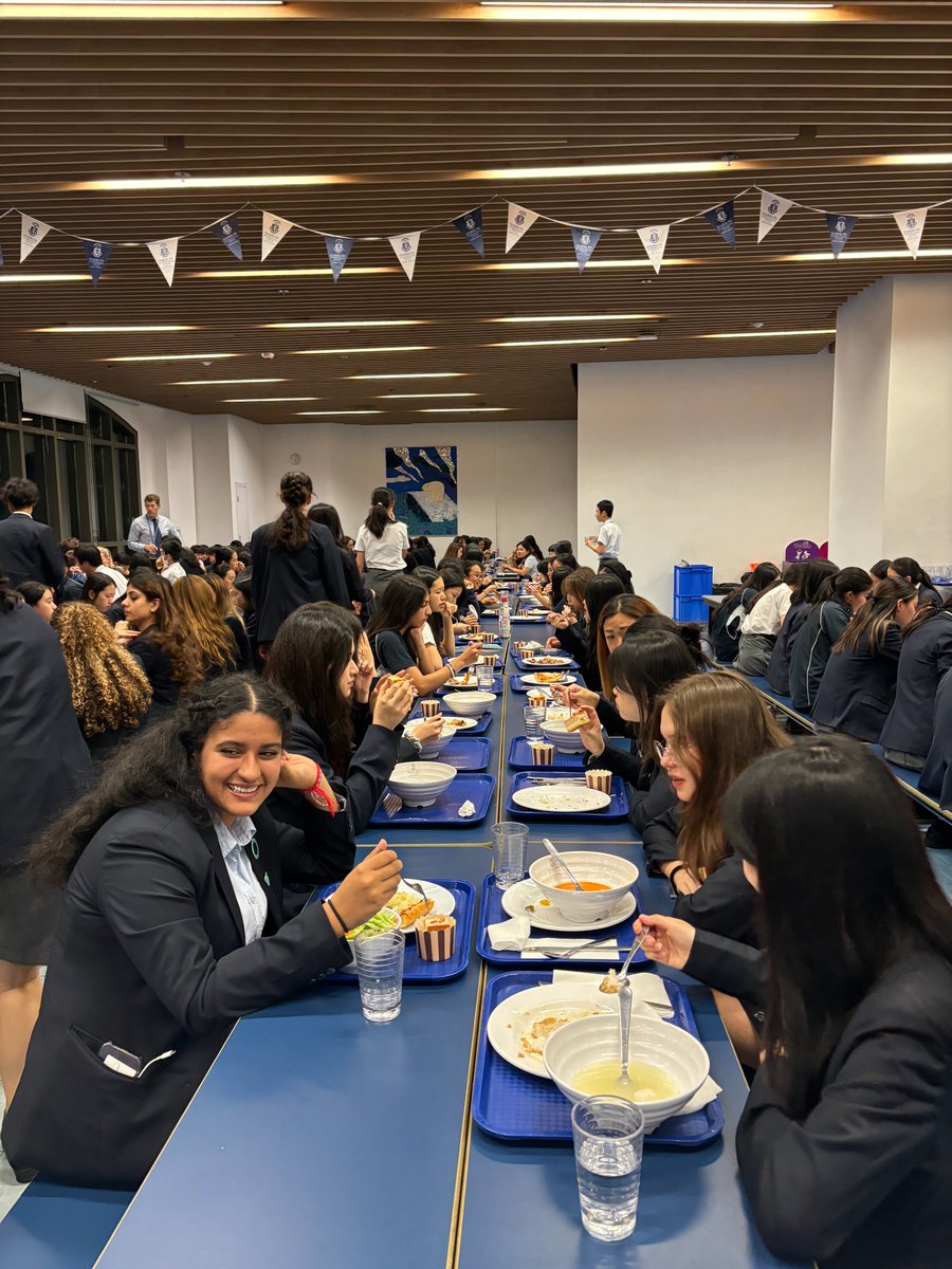 Evening School Dinner!
Anderson girls stayed after school on Tuesday, 28th of Nov, to rehearse for the upcoming house drama! It was an exhilarating yet tiresome evening, but hopefully, all will be worth the grind;) We wish everyone the best for house drama and house singing!