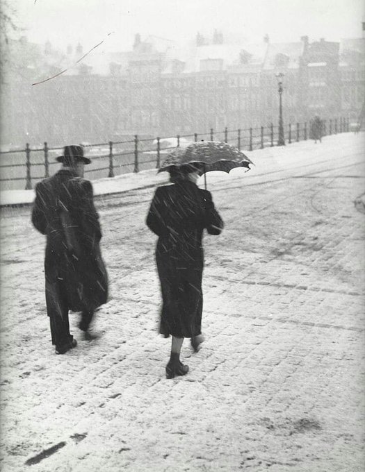 literlandweb1's tweet image. "Para amar hay que estar dispuesto a asumir dos soledades, la propia y la del otro". 
Rainer María Rilke 
📷Kees Scherer
