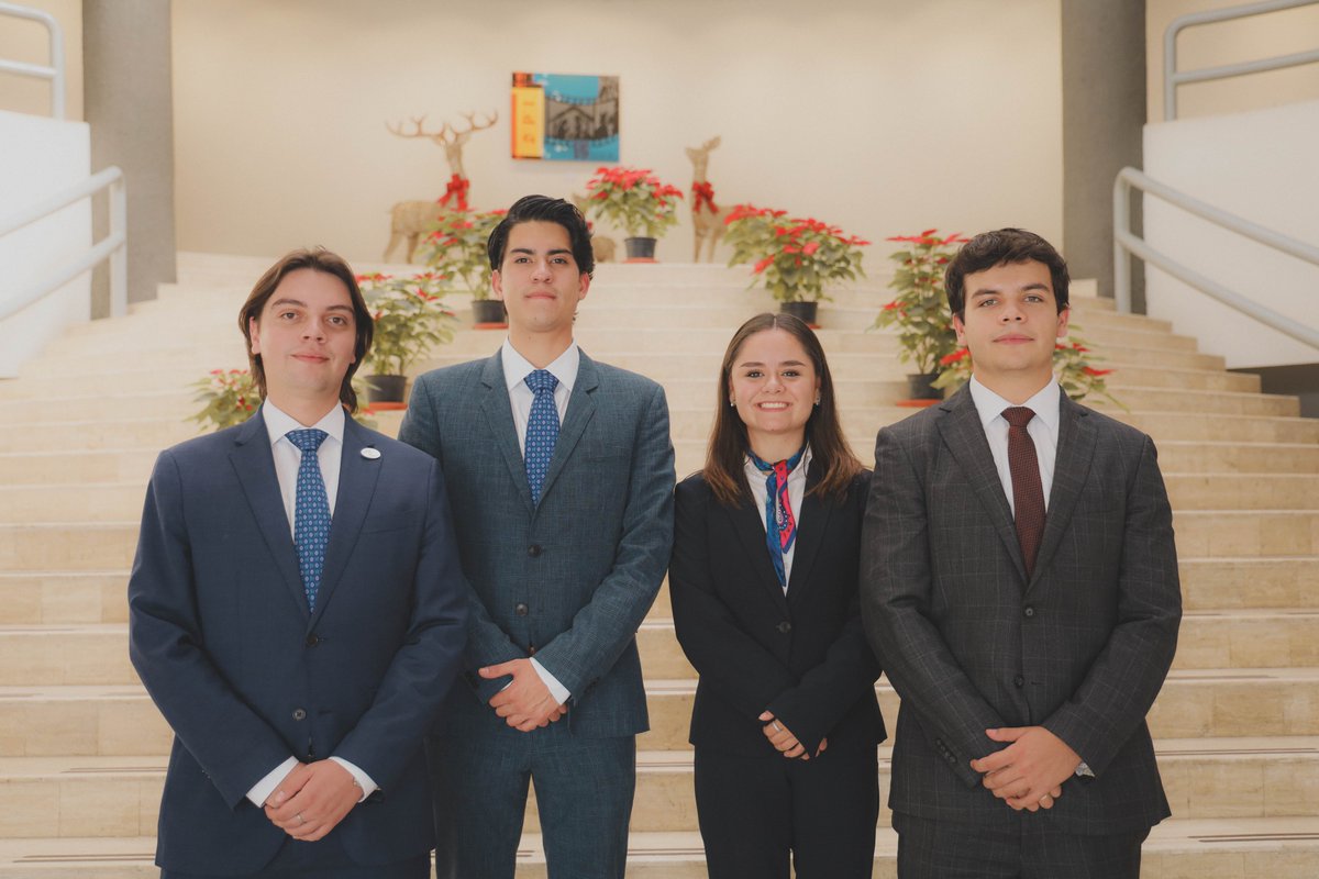 UPGdl's tweet photo. Ellos son Luis Castellanos, Eduardo Montes, Karla Hernández y Rodrigo Prieto, los cuatro alumnos de Empresariales que viajarán a Asia para representar a la Panamericana en la final mundial de case competition. 👏 https://t.co/B0oLRkwzS6