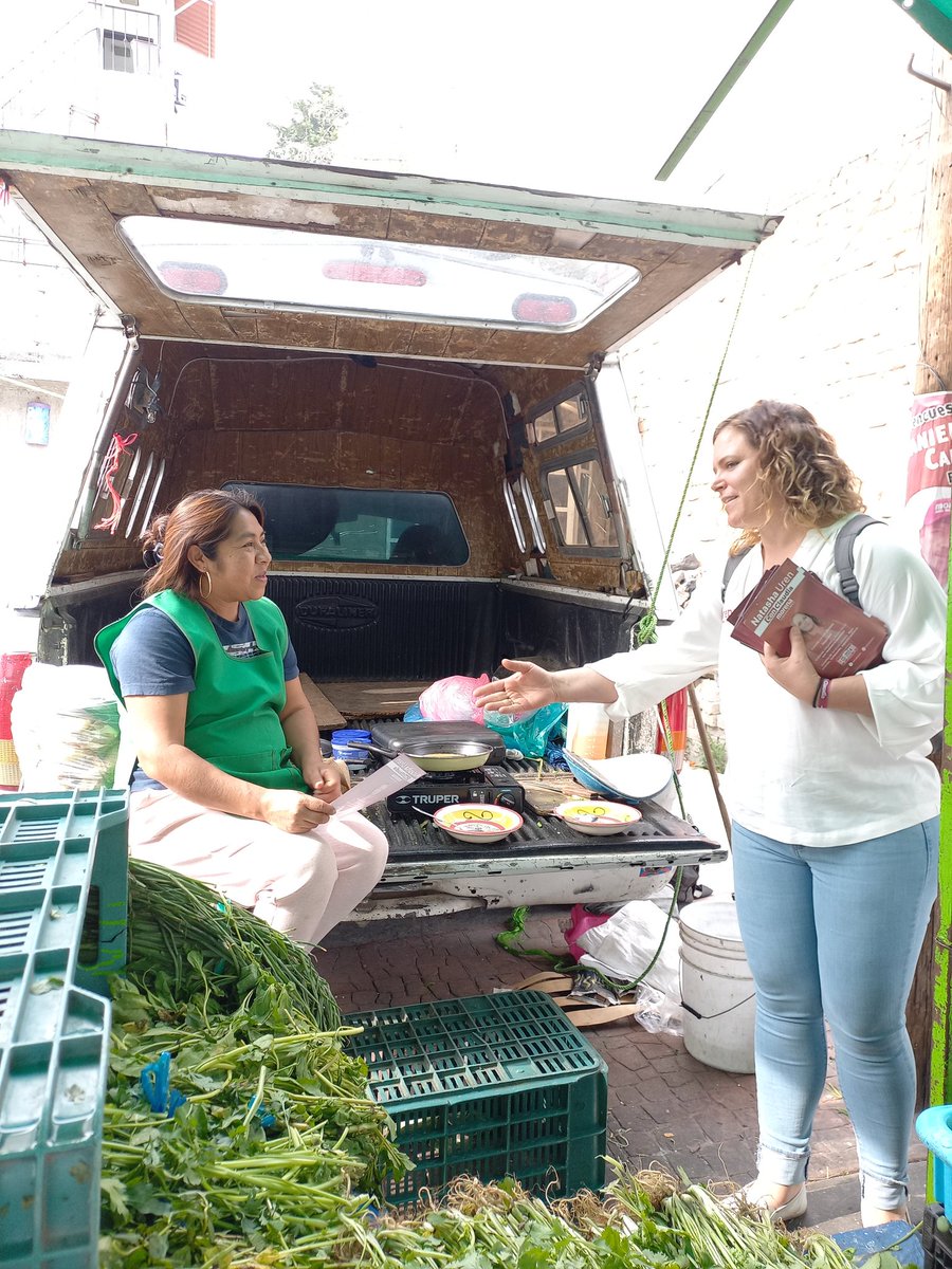 lic_borrego's tweet photo. Hoy junto a @RubaDiosdado acompañamos a @natushuren a un recorrido en la Colonia Héroes de Padierna en Magdalena Contreras. 
Buen recibimiento de los vecinos https://t.co/XVzY9wFSiM