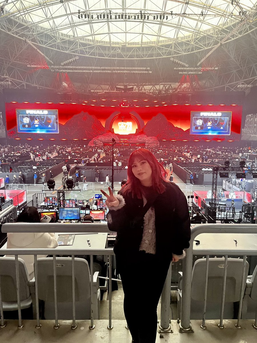 It’s my 6 year anniversary at Riot! Continuously grateful that I get to work with some of the best and that I get to work on something I’m incredibly passionate about. Looking forward to what 2024 has in store. 🥰