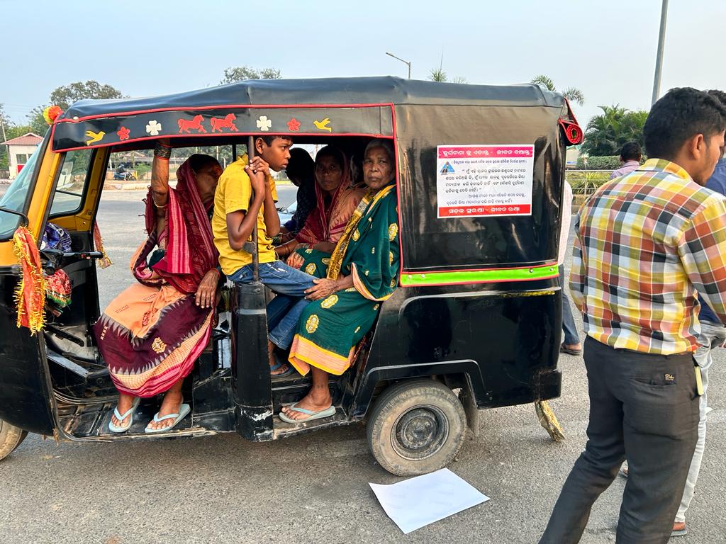 rto_boudh's tweet photo. Observation Zero Fatality Week
Day. 1
#Awareness_Program about Zero Fatality Week is organized by RTO, Boudh in collaboration with college students and members of local bus owner's association to inform all types of drivers not to drive their vehicles at excessive speeds https://t.co/jHNJp8Qh6Q