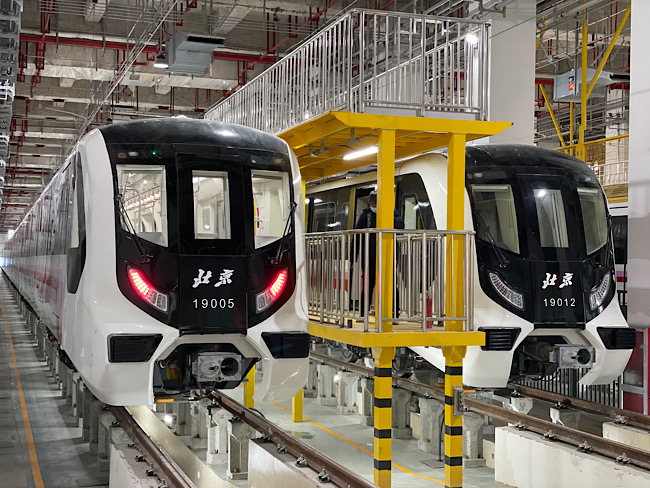 ChinaBizHub's tweet photo. By 2024, Beijing has committed to achieving complete #5G signal coverage throughout its entire #subway network. Before the end of 2023, passengers can expect 5G connectivity at more than 300 stations spanning over 10 subway lines. #Technics #technology https://t.co/TEhfhewvE0