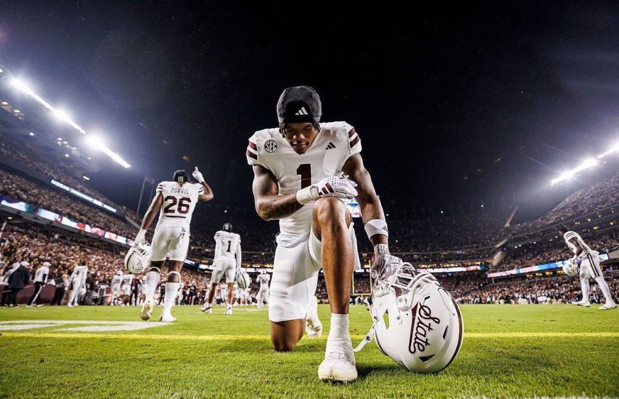 quetillman1's tweet image. #AGTG 🙏🏾 after a great talk with @Coach_Leb i’m blessed to receive my first D1 offer (PWO) from @HailStateFB 🐶🐶
@LawrencHopkins @MacCorleone74 @CoachGregKnox @On3Recruits @WP_Athletics