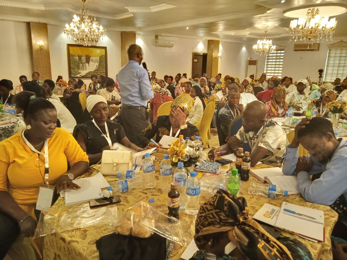 emobellaengine's tweet photo. Shell Nigeria Gas Limited
2023 Enterprises Development Programme Ogun State
4th - 8th December
DAY ONE:
A huge blast kickoff
@Preciousadeho of Emobella Engineering Nigeria Limited and
@adedokunhenry  @HENSHOL CONSULTS
#ShellNigeriaGas
#EDP2023
@Shell_energy @Shell https://t.co/NDWSvrbrFr