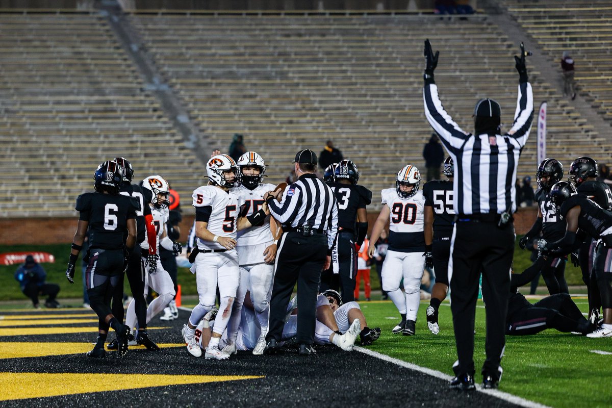 D_Carpenter41's tweet photo. The 2023 @MSHSAAOrg Show Me Bowl was an awesome experience. Class 5 Cardinal Ritter vs. Republic was a great game to work. Thankful for the opportunity and looking forward to the next one. #showmebowl2023 https://t.co/9oPCMYLvPB