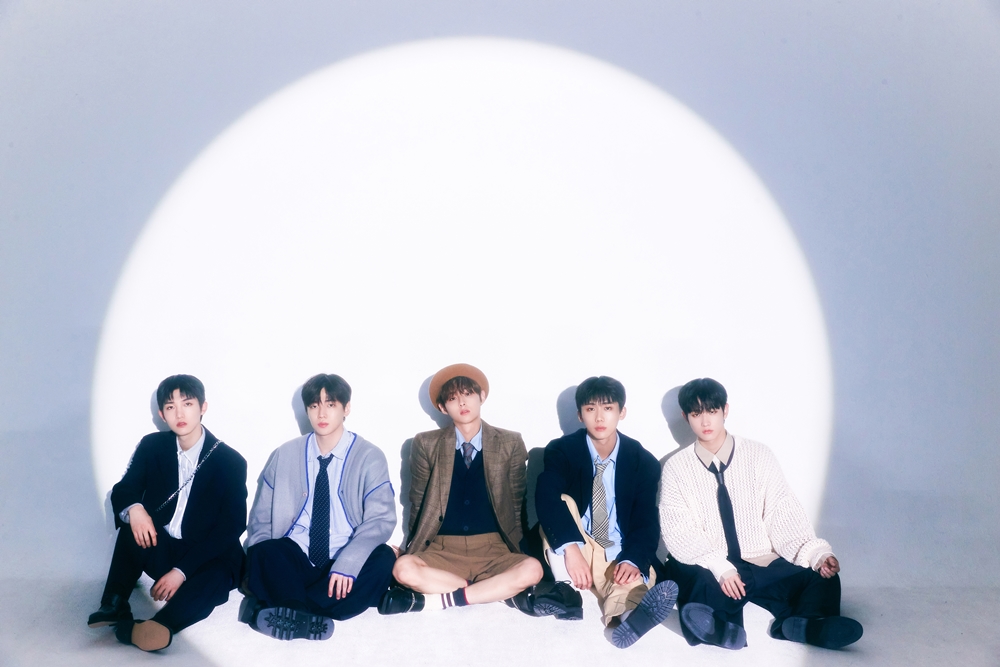 KPOPFAVE_'s tweet photo. So heartwarming! 🦋 @dkz_dy are the 5th runners to release a song for the #CLEFxCREW donation project, according to  @official_dongyo. Titled '#낮달 (#Daymoon)', it will be out across platforms later at 6PM (KST) and #DKZ, "Believe in yourselves and go with you dreams". #디케이지 https://t.co/7qNnBLqQN8