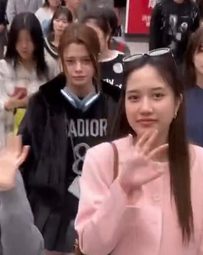 YinglekTw's tweet photo. #bbของพี่ ///อยากขโมยมือถือสโรมาดูดรูปดูดคลิปเบคเบคให้หมด!!!🫠🫠🫠
รูปที่ออกสื่อ........................คลิปจากมือถือสโร
5 DEC Becky's Angels
#CountdownToBeckys21st
#beckysangels https://t.co/6KrvjpmN9U