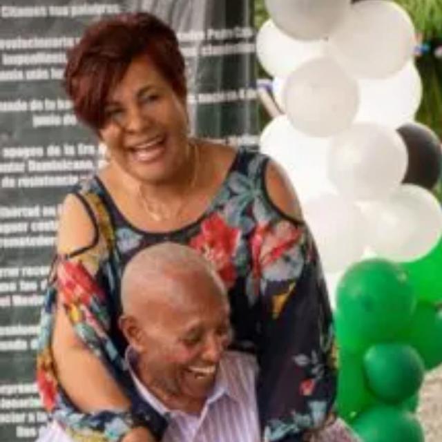 Harris Jimenez Castillo, el COMANDANTE MEMO, valiente, inteligente, humano. De sonrisa permanente y dulce, de pasos lentos; pero firmes. De convicciones férreas, que no pudo destruir el Alzheimer, siempre supiste quien eras, y aunque te hayas ido, siempre serás: mi héroe de Abril