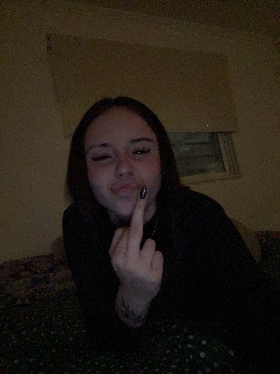 besito para las q me responden las historias y el dedo métanselo en el orto si les caigo mal, besos mil besitooss 🫶🏻🫶🏻😘