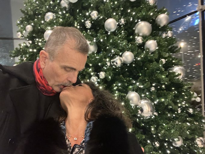 Kissing a man  who knows how to win and dine me the right way https://t.co/UNjMA24EL4