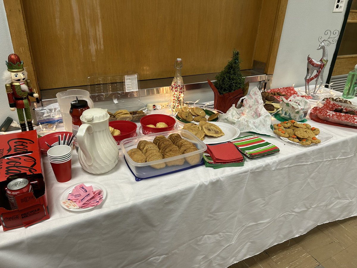 @LindenwoodPark neighborhood association putting on a nice spread for the holidays at their meeting tonight.