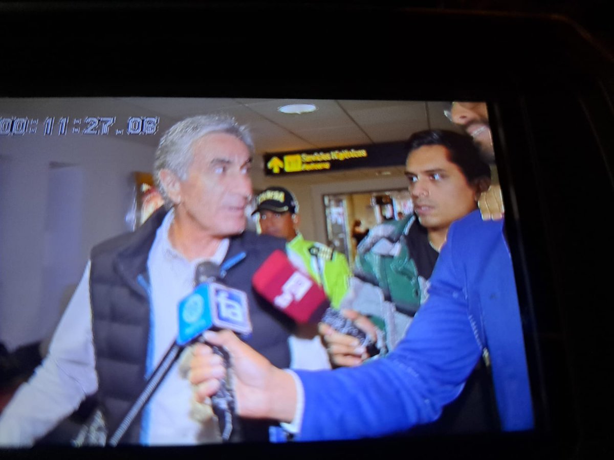 Landivar_renato's tweet photo. Juan Carlos Oblitas viajó esta noche. "Fossati es una de las opciones que tenemos en mente. Espero el tema de Juan se resuelva lo más rápido posible. Se está dilatando más de lo que pensé. De mi parte mi relación con él  (Juan Reynoso) sigue siendo la misma"
@TVPeruDeportes https://t.co/fM3Qoi5Dep