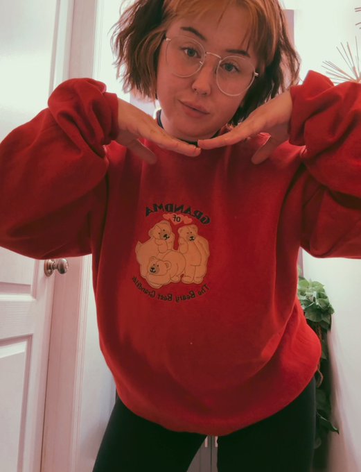 You can hide a lot under a sweater. https://t.co/0KUYJ1Tmzp