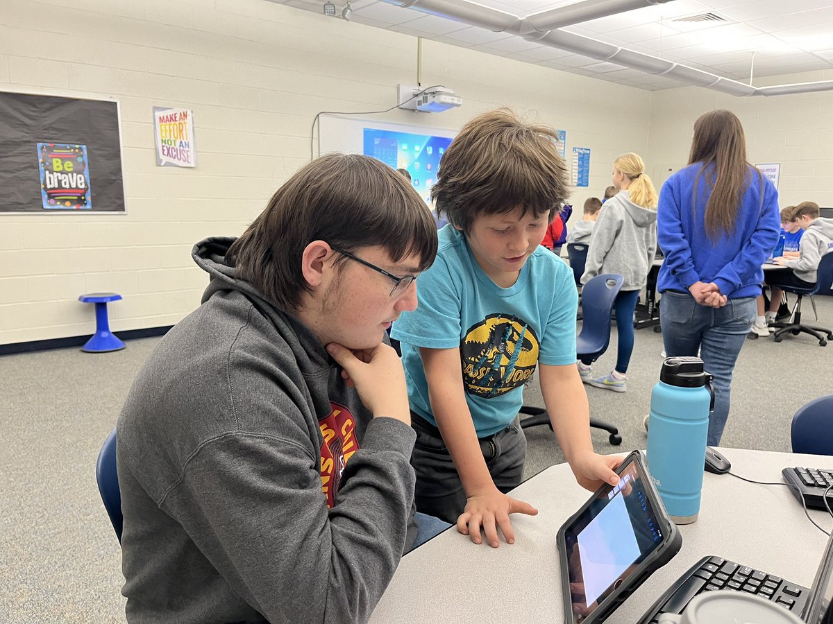 hiebert_amy's tweet photo. I ❤️ #applecoaching with @santoya_14! Jr High Ss in @MrsHill_HMS class created app prototypes in #keynote to teach 1st graders grammar. Best of all, 5th graders helped teach them how to create the prototypes! Creating with purpose &amp; cross grade collaboration… that’s good stuff! https://t.co/8vhO6N4xUY