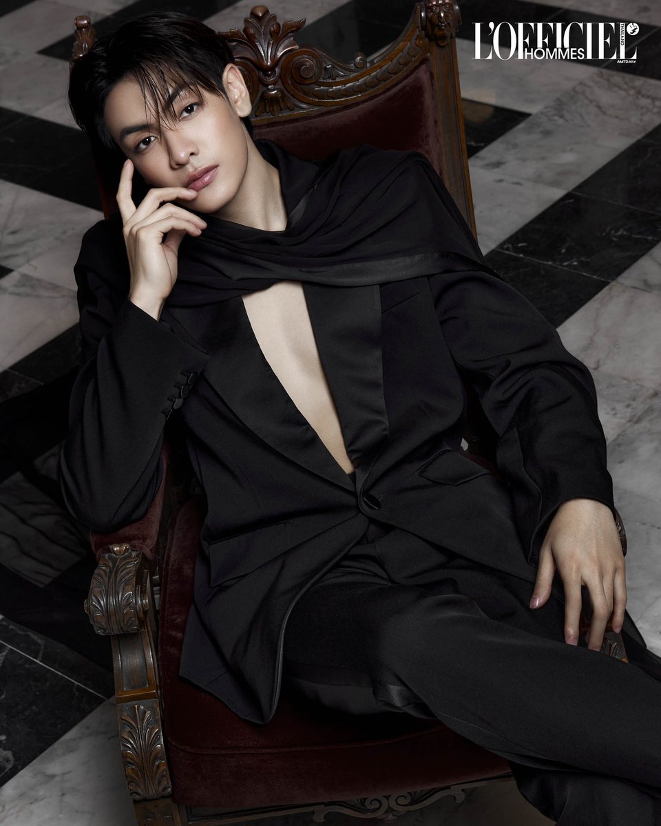 LOfficielThai's tweet photo. พร้อมต้อนรับลมหนาวกันอย่างเต็มที่กับจุง - อาเชน ที่มาในลุคเสื้อคอเต่าผ้าขนสัตว์ถักนิตสวมทับด้วยโค้ตกันหนาวผ้าไหมบุนวม

#Chenrcj #Chen_Rcj 
#จุงอาเชน #JoongArchen
#SaintLaurent
#SaintLaurentbyAnthonyVaccarello
#HommesThailand
#LOfficielHommesThailan https://t.co/bn6GQlvaqB