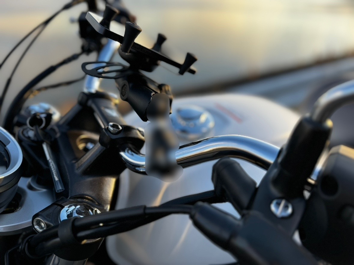 plot_touring's tweet image. 見慣れないラムマウントが…
車体にクランプするベースパーツのようですが、Anti………？？
まもなく情報解禁です🫨

byAndo

#ラムマウント #RAMMOUNTS #新商品 #スマホホルダー #バイクツーリング #走り出せばそれはツーリング