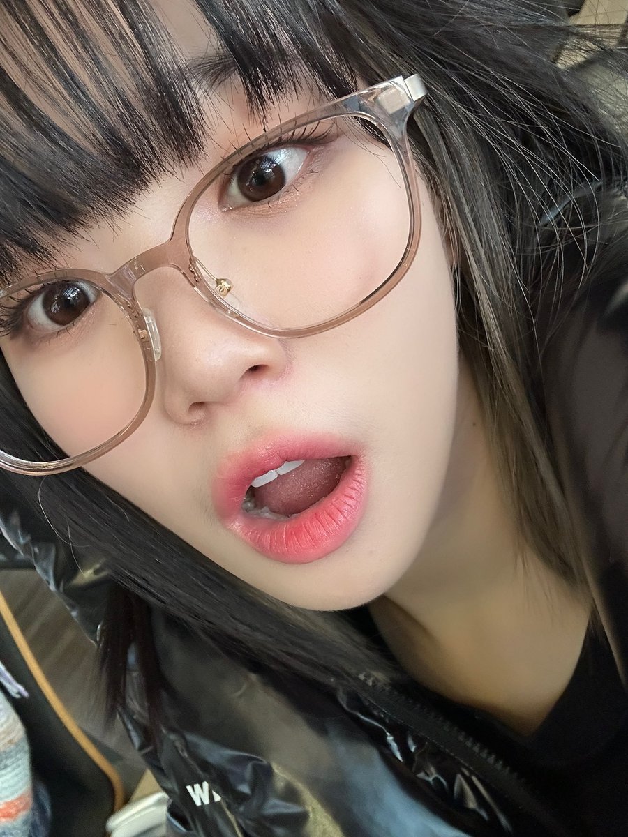pretty girl.. save me.. save me pretty girl